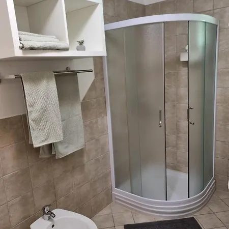 Pr Dolenc アパート *